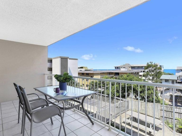 2/5 Warne Terrace, KINGS BEACH QLD 4551 - photo 2
