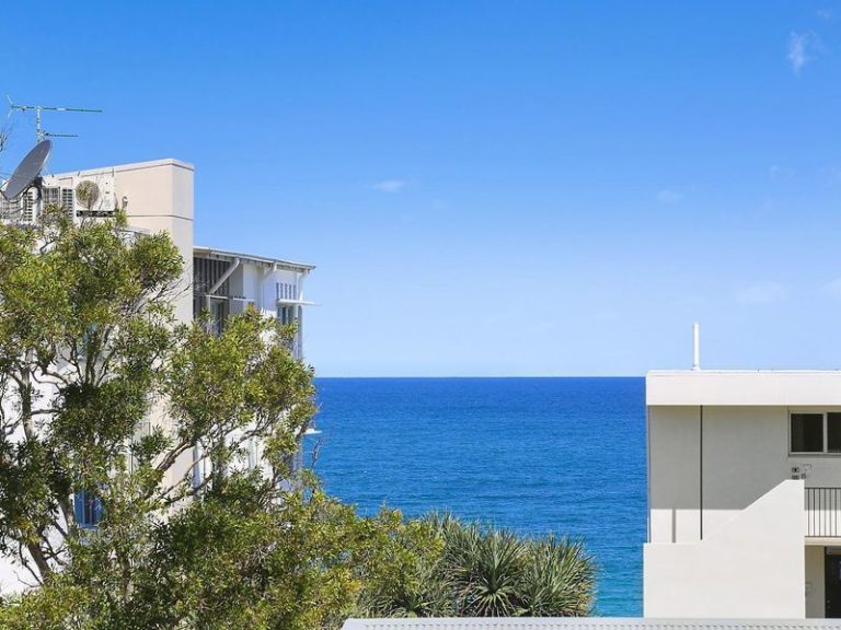 2/5 Warne Terrace, KINGS BEACH QLD 4551 - photo 3