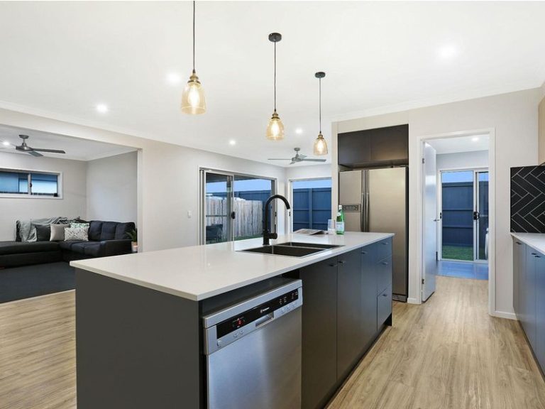 5 Thomas Close, Caloundra West