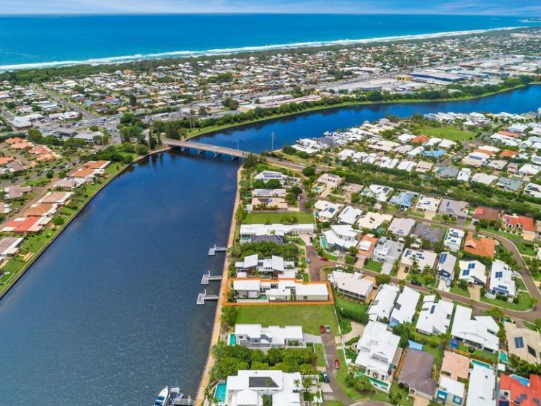 7 Santorini Court, Kawana Island QLD 4575 - photo 16
