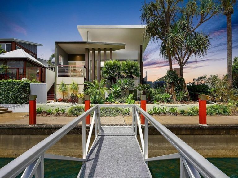 7 Santorini Court, Kawana Island QLD 4575 - photo 3