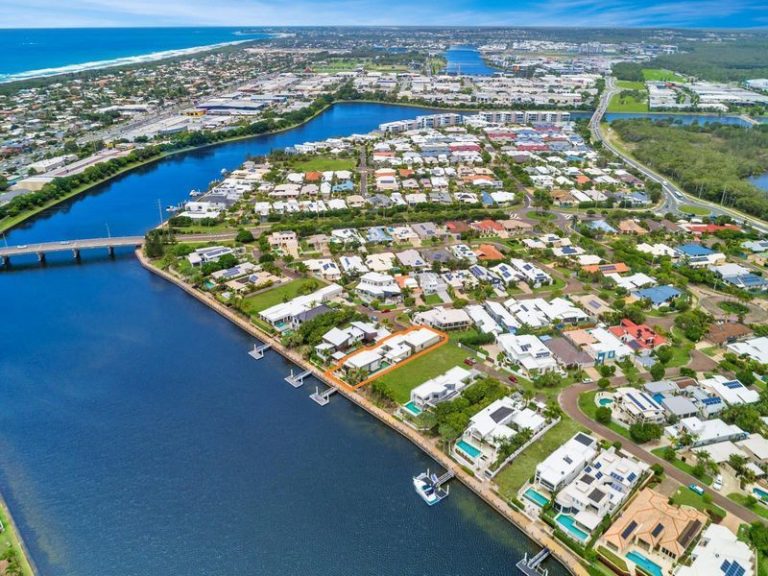 7 Santorini Court, Kawana Island QLD 4575 - photo 8