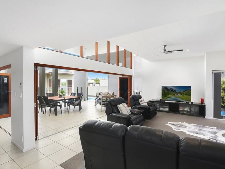7 Santorini Court, Kawana Island QLD 4575 - photo 9
