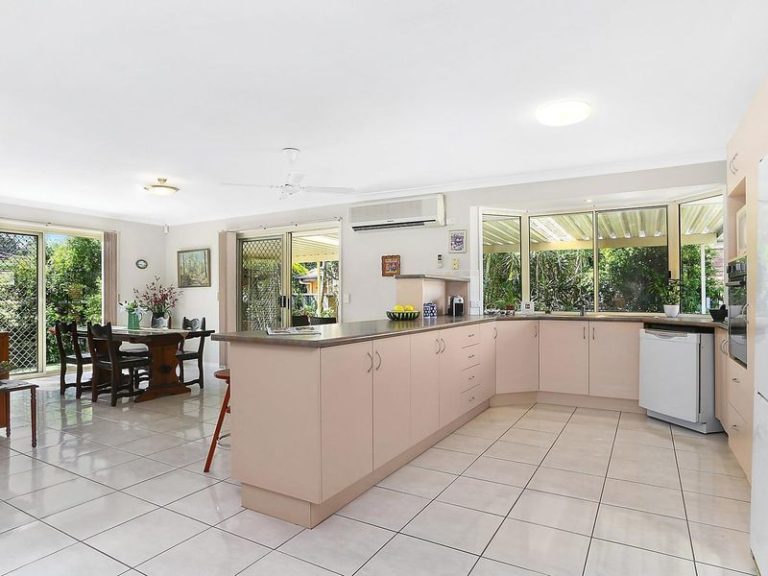 8 Bellevue Drive, LITTLE MOUNTAIN QLD 4551 - photo 2