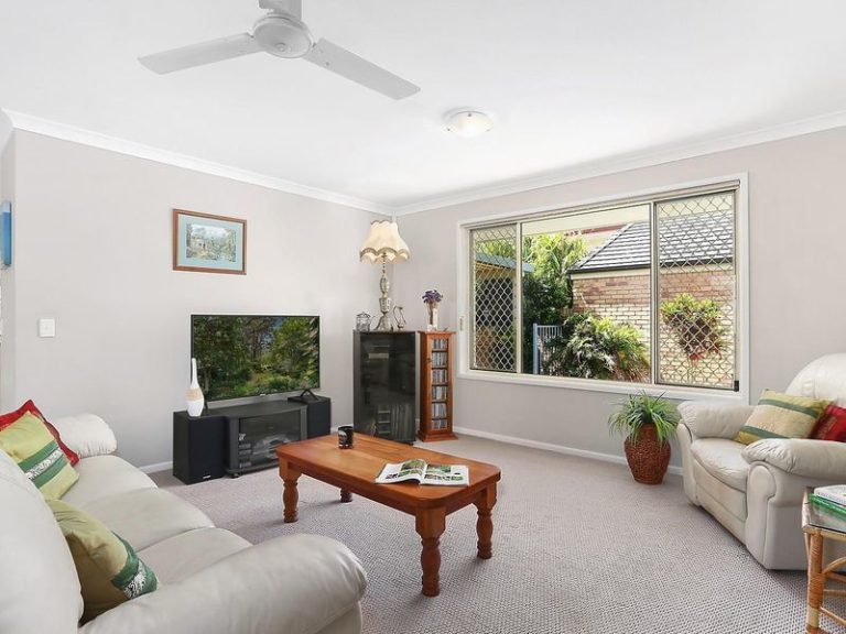 8 Bellevue Drive, LITTLE MOUNTAIN QLD 4551 - photo 3
