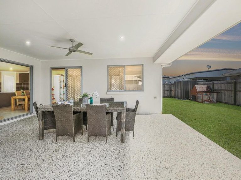 18 Ruby Crescent, Meridan Plains QLD 4551 - photo 3
