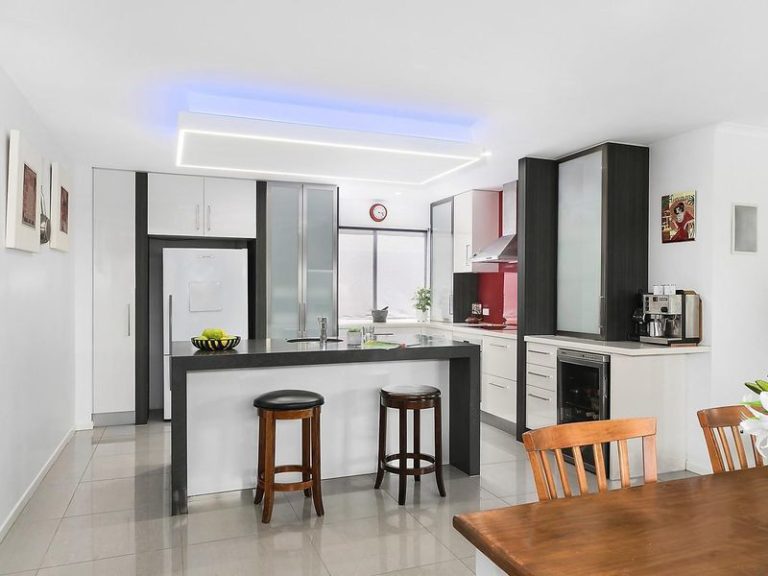 11 Bonaire Court, KAWANA ISLAND QLD 4575 - photo 2