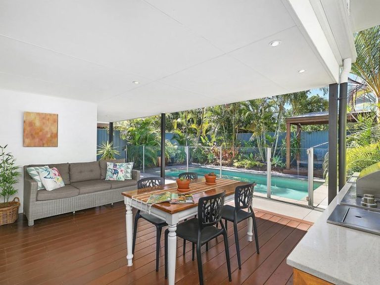 11 Bonaire Court, KAWANA ISLAND QLD 4575 - photo 4