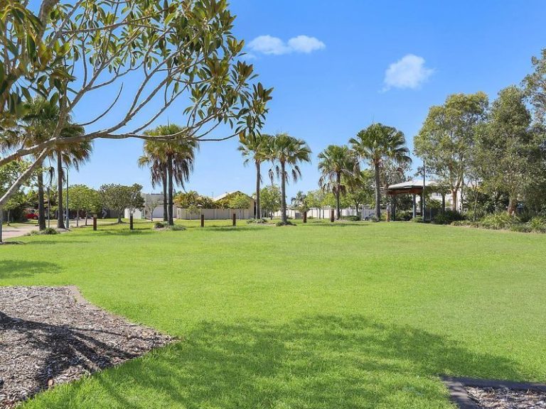 2 Mauritius Crescent, Kawana Island QLD 4575 - photo 4