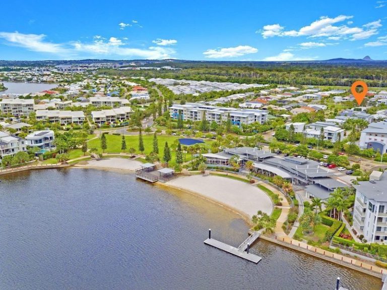 2 Mauritius Crescent, Kawana Island QLD 4575 - photo 6