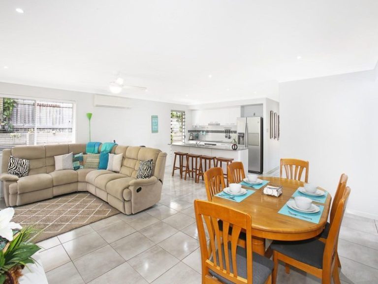 24 Sunrise Terrace, Little Mountain QLD 4551 - photo 5