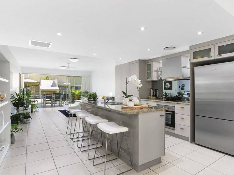 24/1 Grenada Way, KAWANA ISLAND QLD 4575 - photo 2