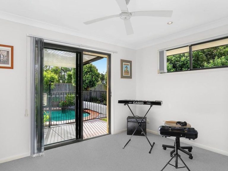 6 Mykonos Court, Kawana Island QLD 4575 - photo 11