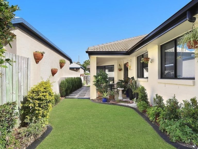 6 Mykonos Court, Kawana Island QLD 4575 - photo 12