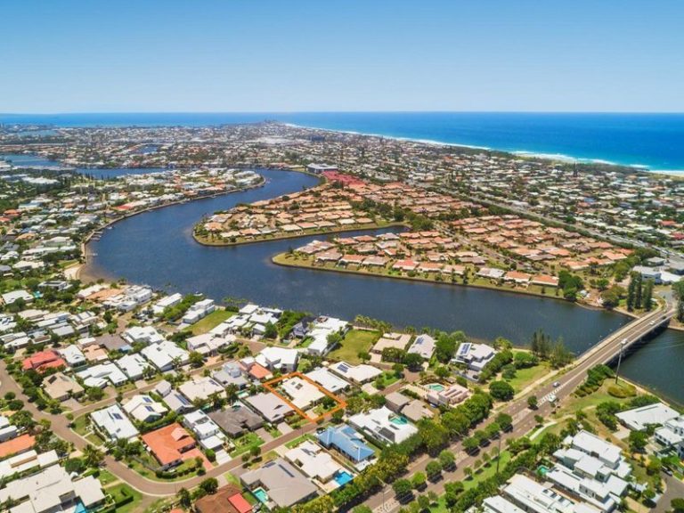 6 Mykonos Court, Kawana Island QLD 4575 - photo 14