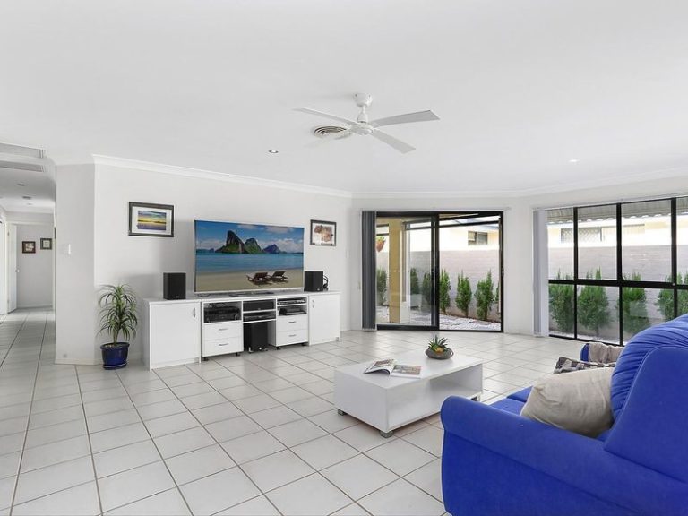 6 Mykonos Court, Kawana Island QLD 4575 - photo 4