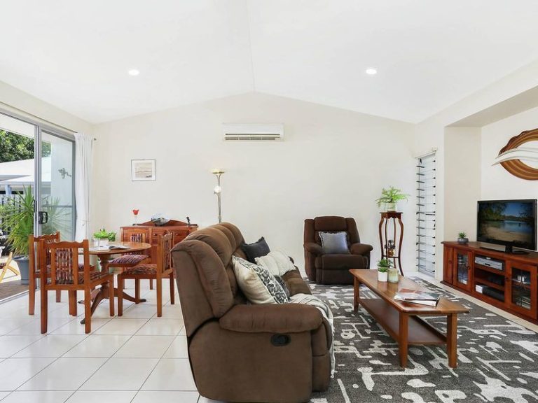 2/239 Kawana Way, KAWANA ISLAND QLD 4575 - photo 2