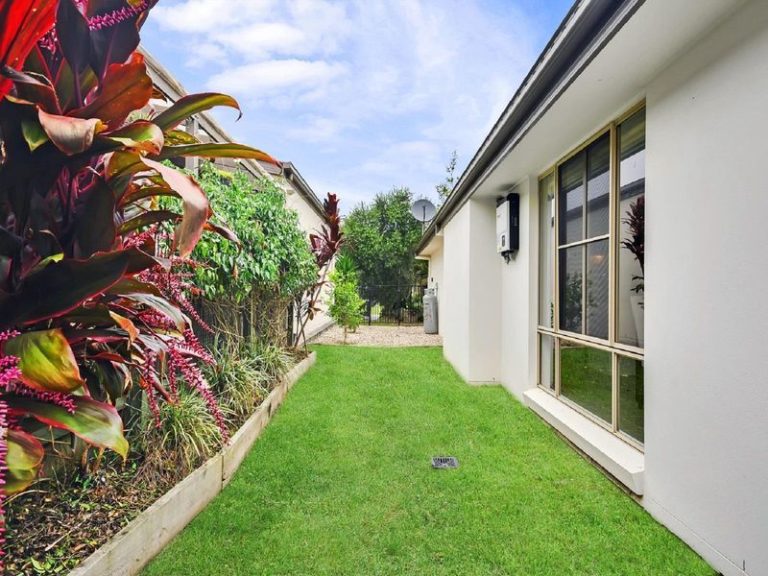 5 Kurrajong Crescent, MERIDAN PLAINS QLD 4551 - photo 15
