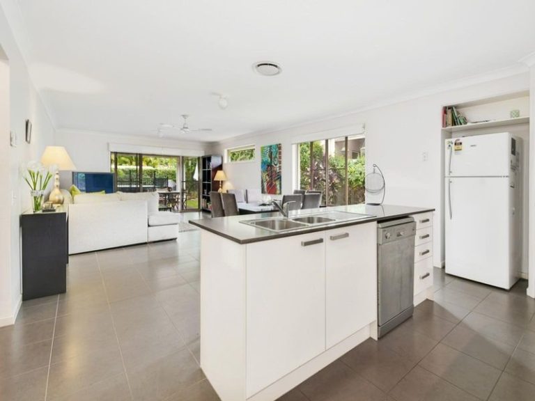 5 Kurrajong Crescent, MERIDAN PLAINS QLD 4551 - photo 3