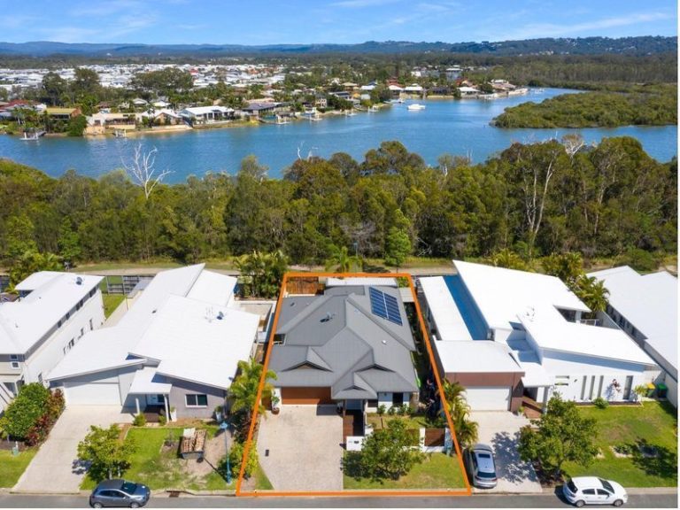 132 Grand Parade, KAWANA ISLAND QLD 4575 - photo 12