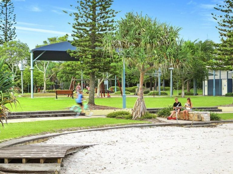 132 Grand Parade, KAWANA ISLAND QLD 4575 - photo 16