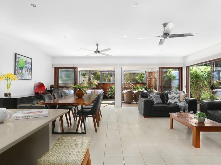 132 Grand Parade, KAWANA ISLAND QLD 4575 - photo 5