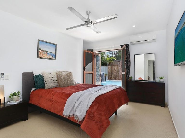 132 Grand Parade, KAWANA ISLAND QLD 4575 - photo 8