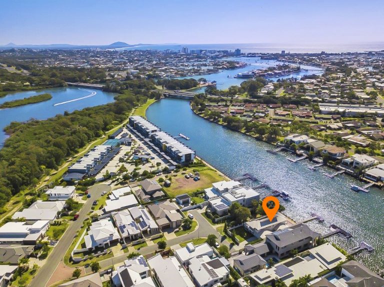 12 Nevis Court, Kawana Island QLD 4575 - photo 2