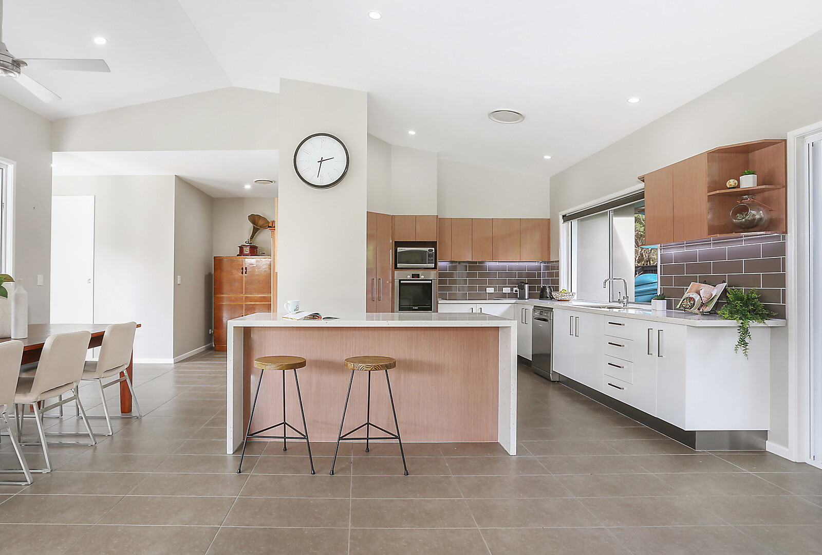 5 Barbuda Circuit, Kawana Island QLD 4575 - photo 3