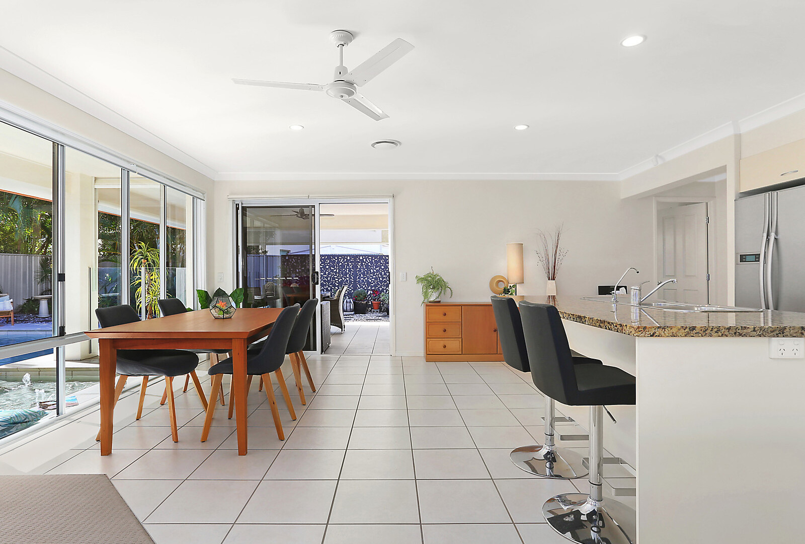 18 Barbuda Circuit, Kawana Island QLD 4575 - photo 4