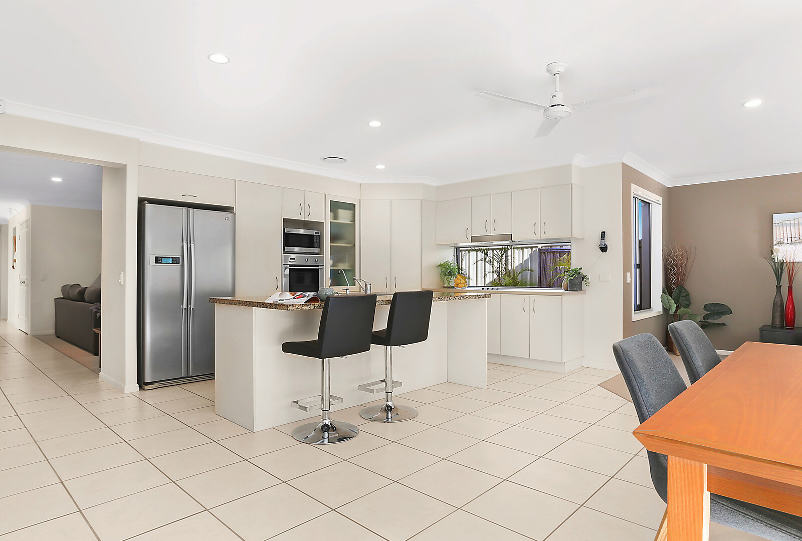 18 Barbuda Circuit, Kawana Island QLD 4575 - photo 10