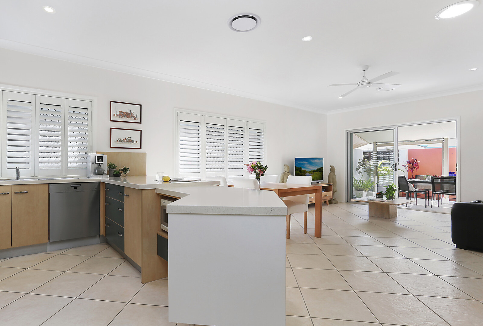 127/2 Grand Parade, Kawana Island QLD 4575 - photo 4