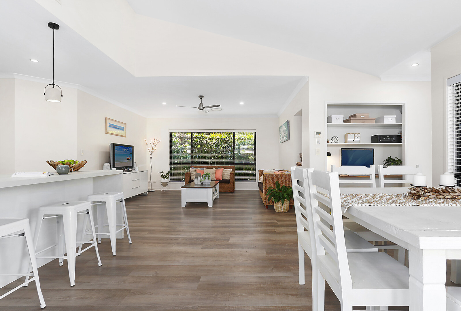 6 Melos Place, Kawana Island QLD 4575 - photo 6