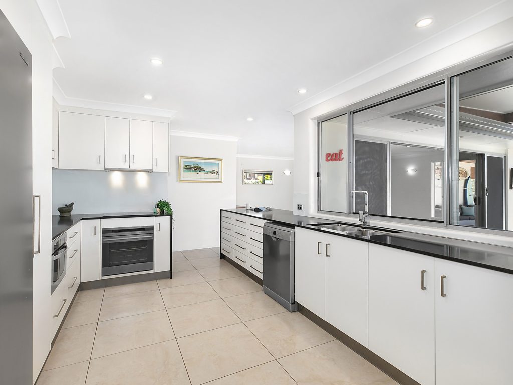 7 Enfield Crescent, Battery Hill QLD 4551 - photo 7