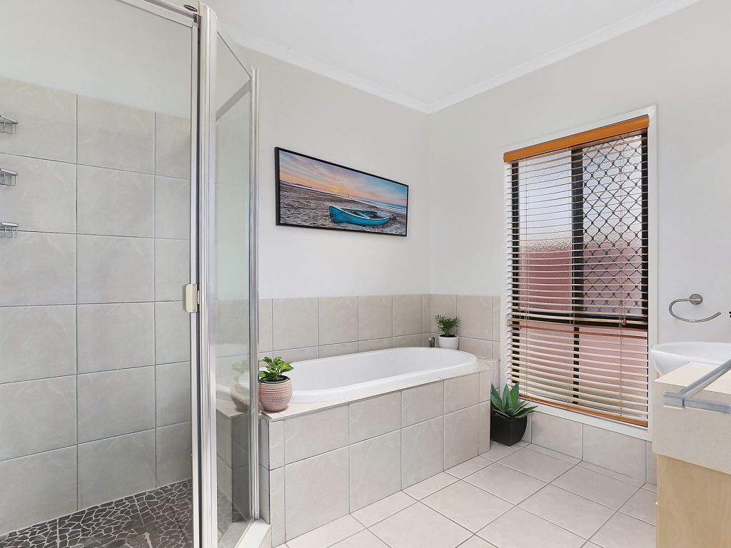 12 Seychelles Place, Kawana Island QLD 4575 - photo 15