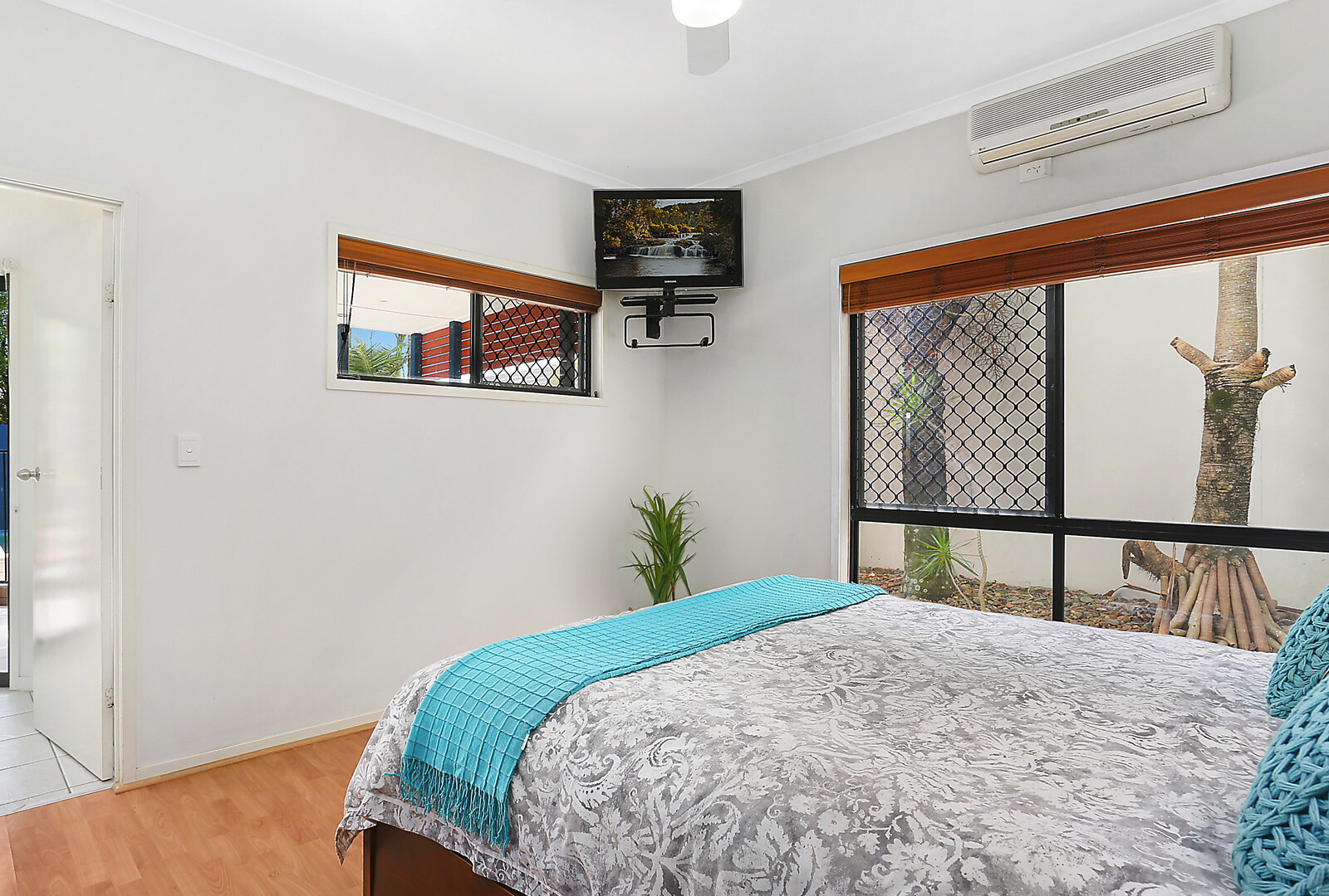 12 Seychelles Place, Kawana Island QLD 4575 - photo 16