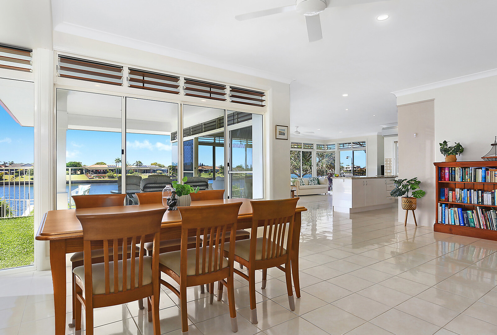 16 Seychelles Place, Kawana Island QLD 4575 - photo 6