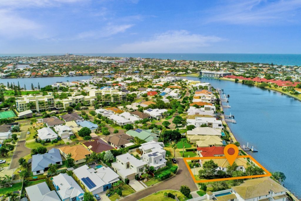 16 Seychelles Place, Kawana Island QLD 4575 - photo 10