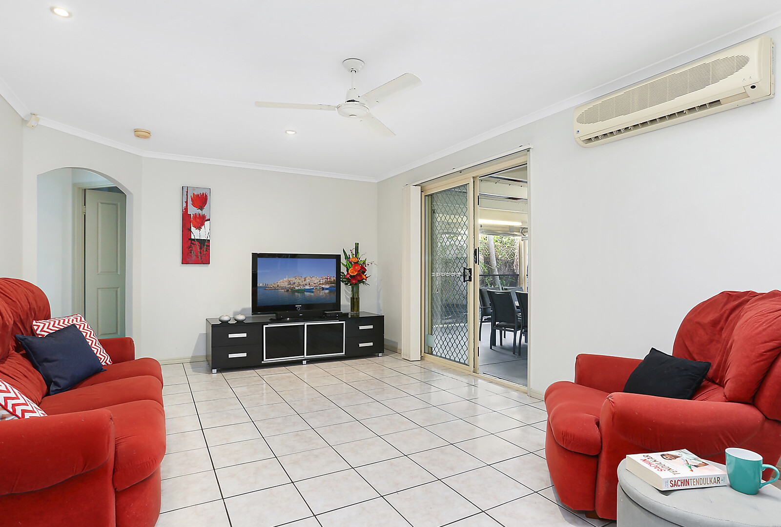 24 Bellevue Drive, Little Mountain QLD 4551 - photo 4