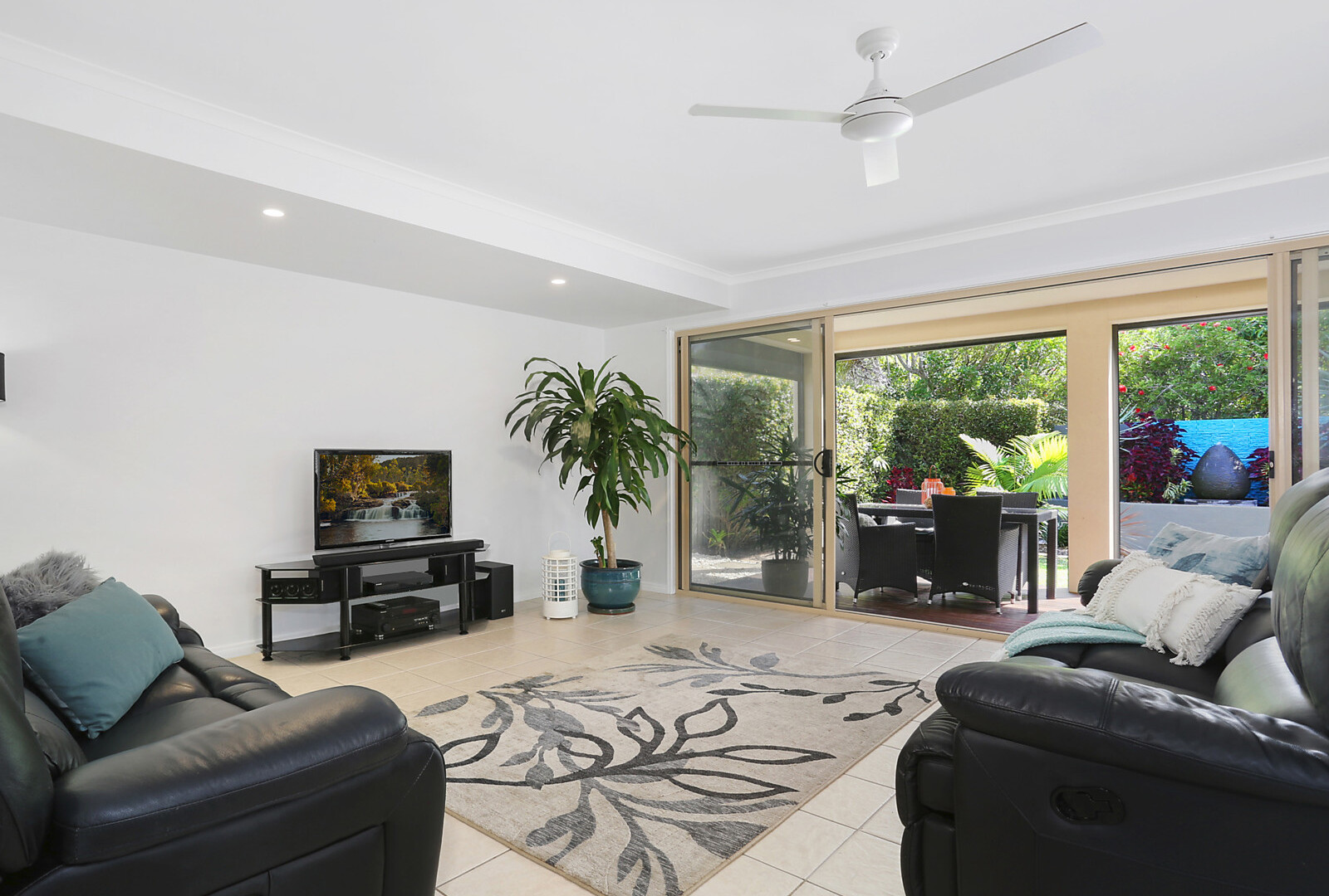 15 Maldives Place, Kawana Island QLD 4575 - photo 7