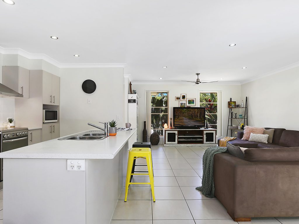 16 Elouera Close, Landsborough QLD 4550 - photo 2