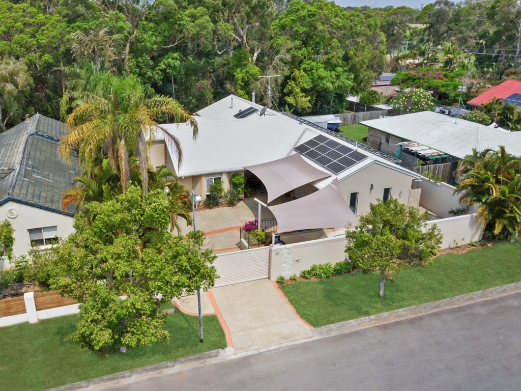 19 Ninderry Close, Battery Hill QLD 4551 - photo 2