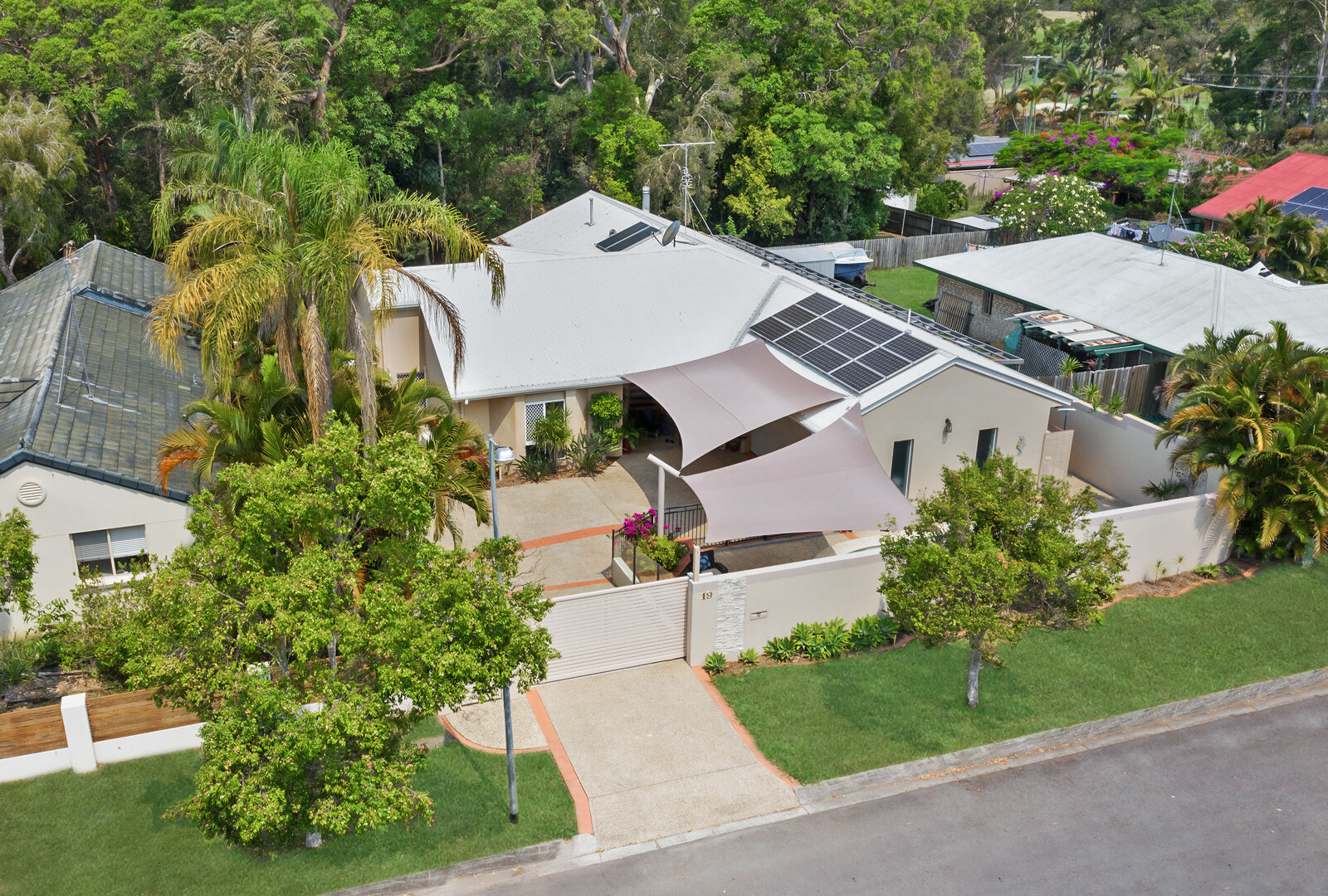 19 Ninderry Close, Battery Hill QLD 4551 - photo 2