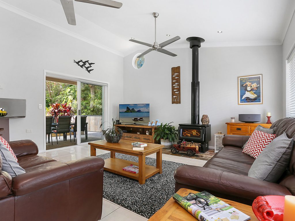 19 Ninderry Close, Battery Hill QLD 4551 - photo 4
