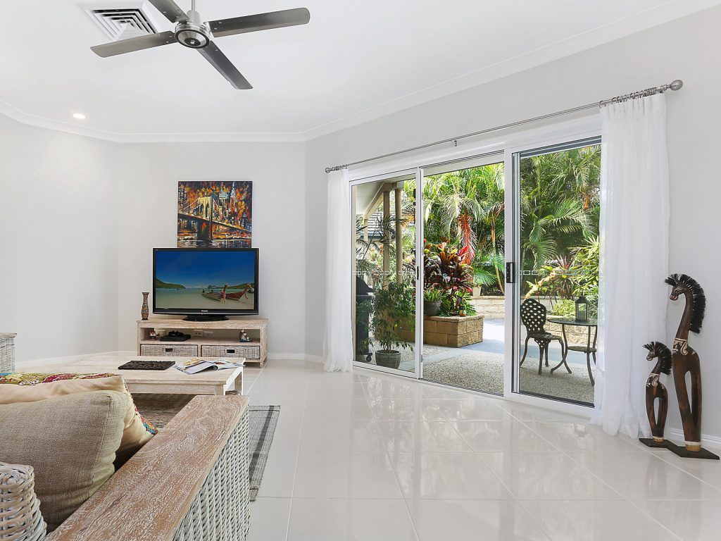 19 Ninderry Close, Battery Hill QLD 4551 - photo 5