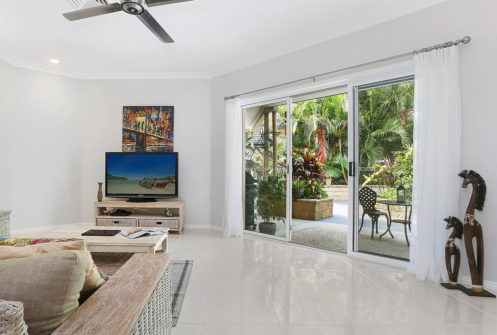 19 Ninderry Close, Battery Hill QLD 4551 - photo 5