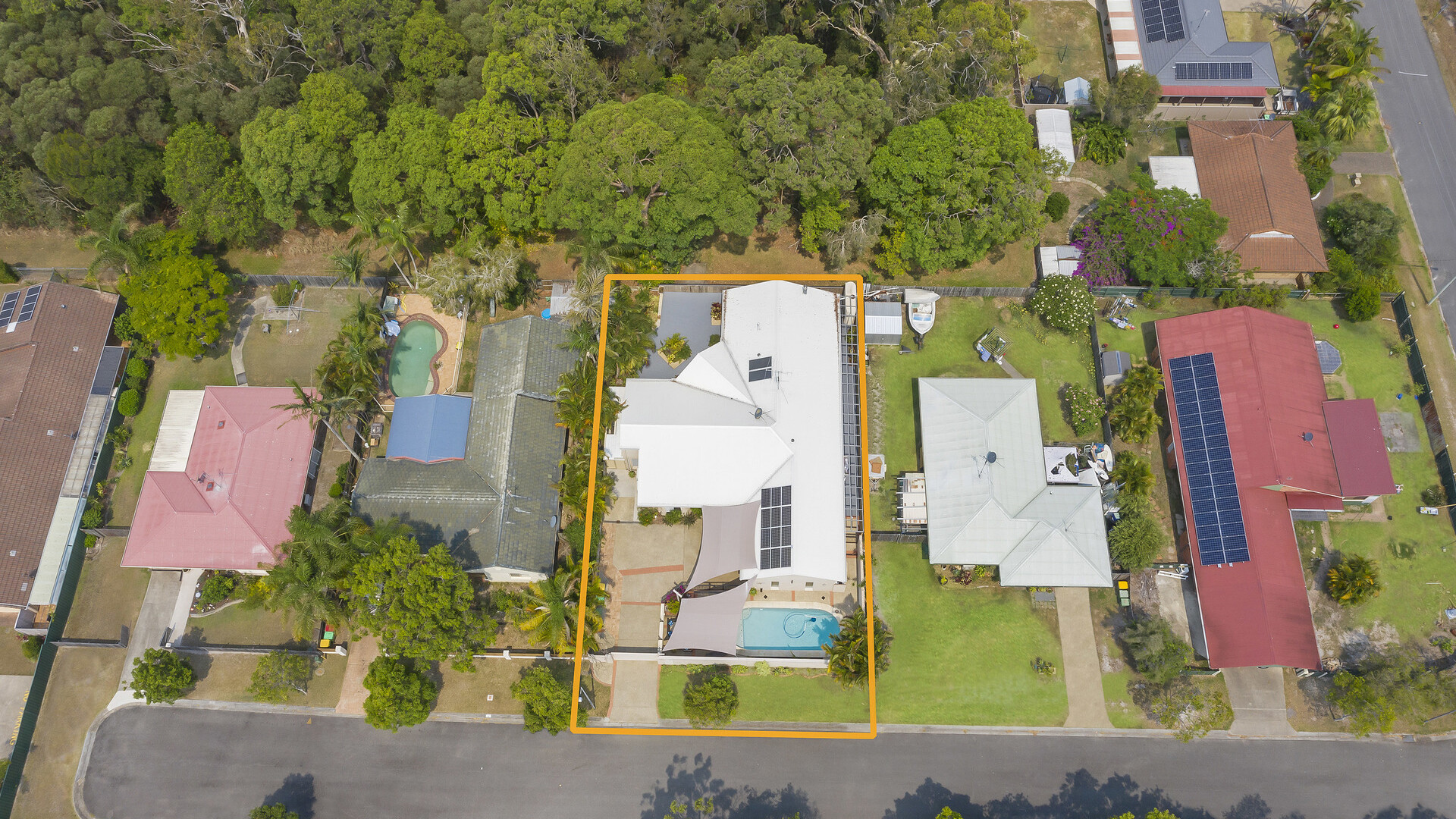 19 Ninderry Close, Battery Hill QLD 4551 - photo 6