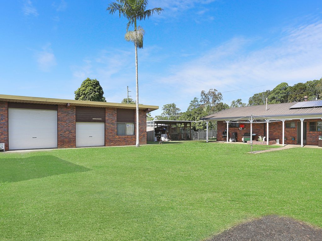 6 Alfs Pinch Road, Beerwah QLD 4519 - photo 2