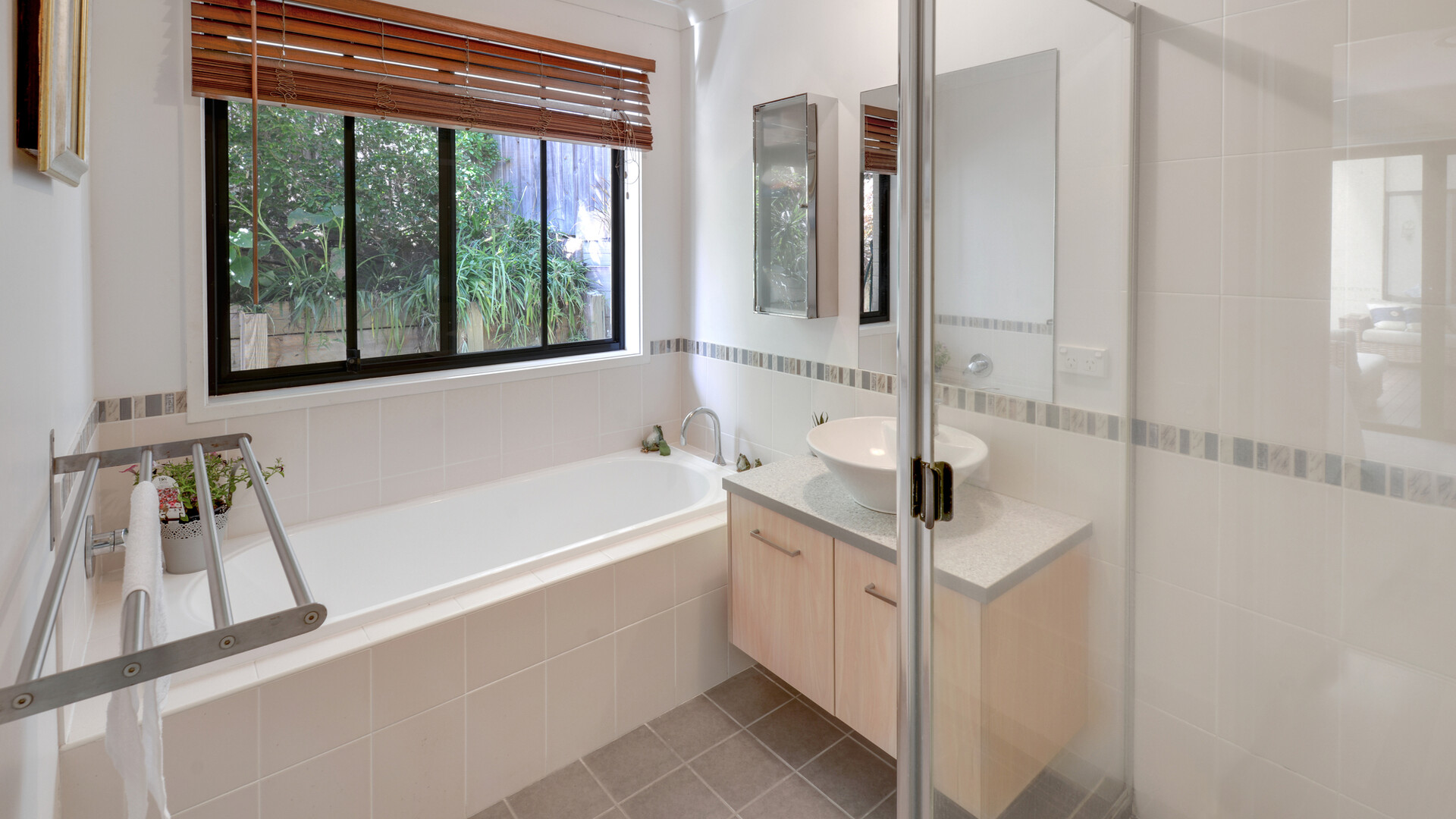 1 Wattlefield Road, Little Mountain QLD 4551 - photo 9