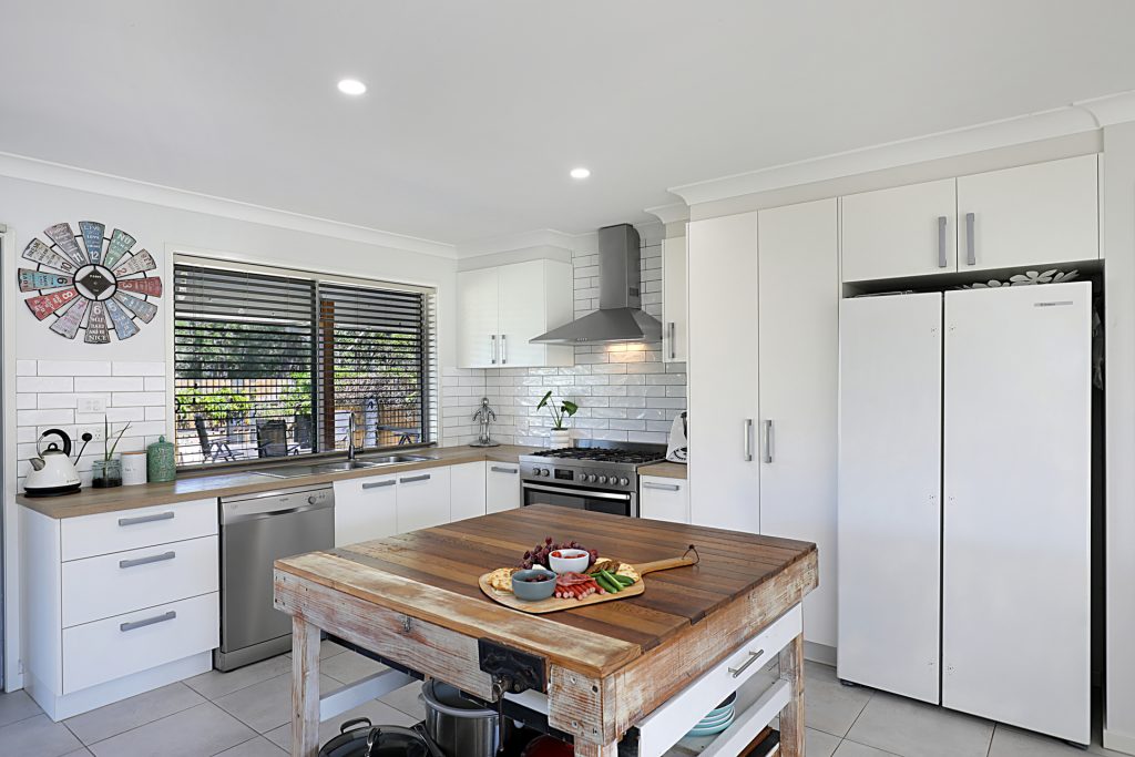 22 Hatchman Court, Elimbah QLD 4516 - photo 3
